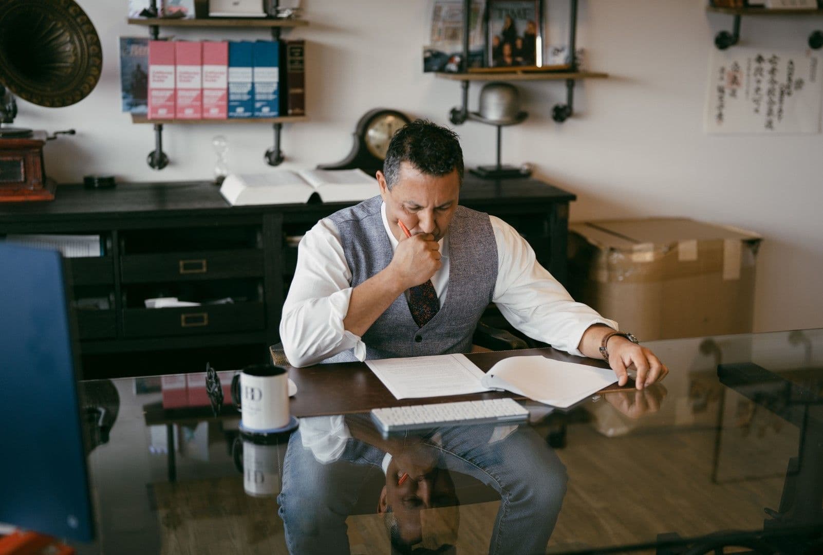 home, our mission. florida employment lawyer Andrew O'Beidy ready contract